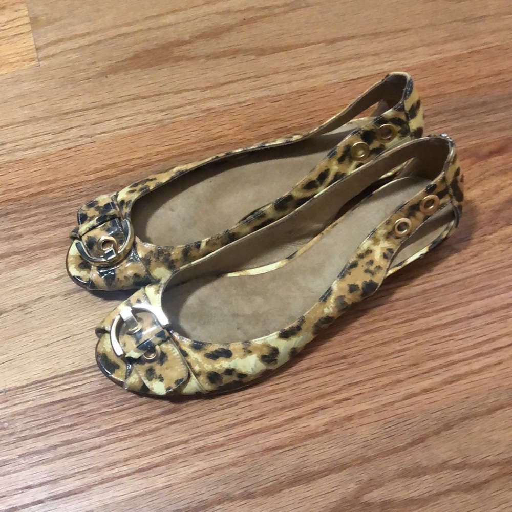 Stuart Weitzman Leopard Open Toe Flats in Size 6.5 narrow